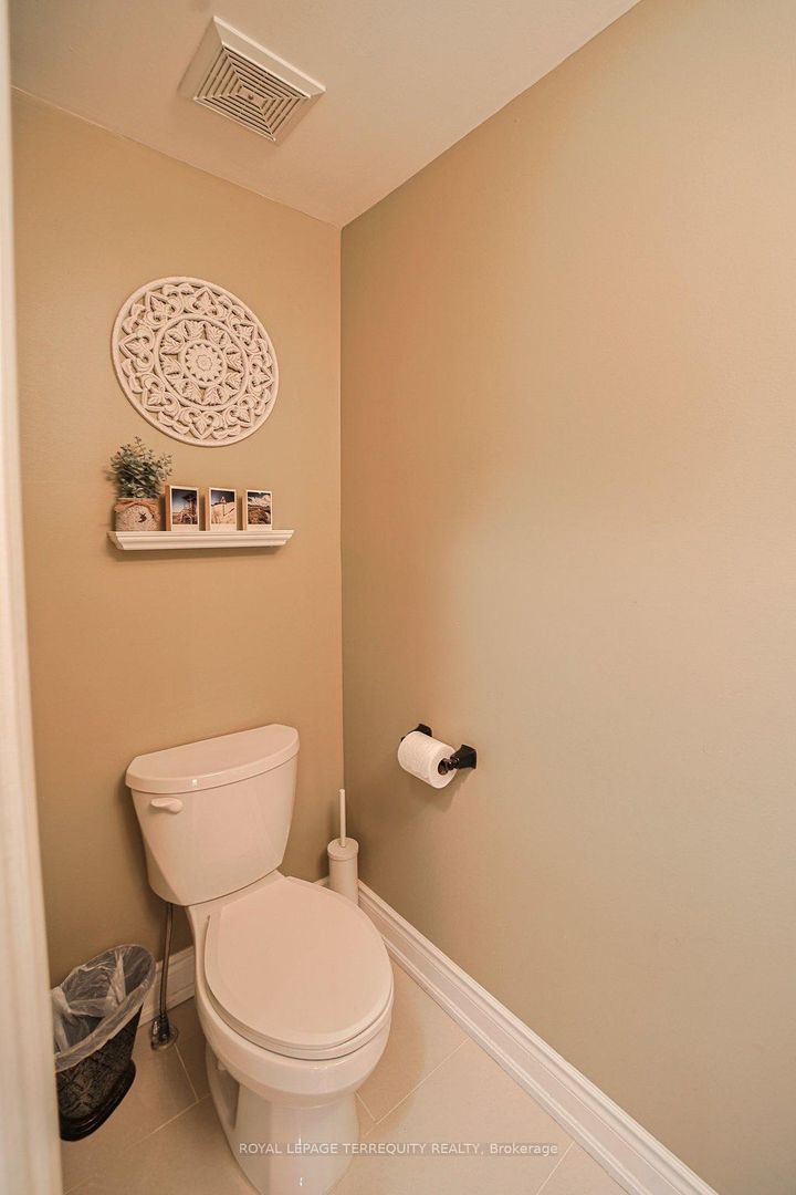 Photo 8 at 43 - 1221 Dundix Road, Applewood, Mississauga