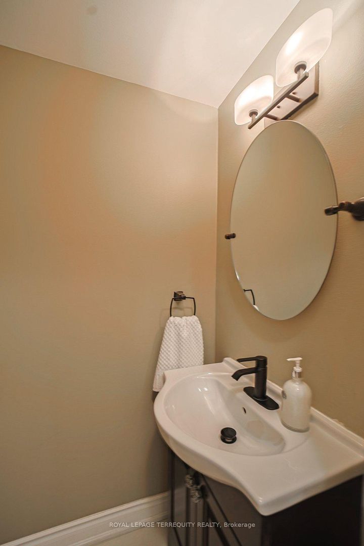 Photo 10 at 43 - 1221 Dundix Road, Applewood, Mississauga