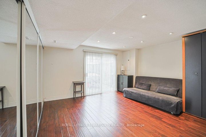 Photo 42 at 43 - 1221 Dundix Road, Applewood, Mississauga