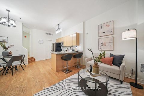 Photo 10 at 121 - 71 McCaul Street, Chinatown, Toronto