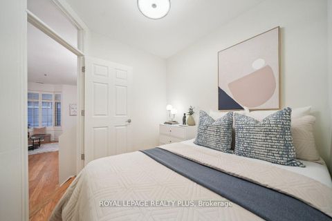 Photo 18 at 121 - 71 McCaul Street, Chinatown, Toronto