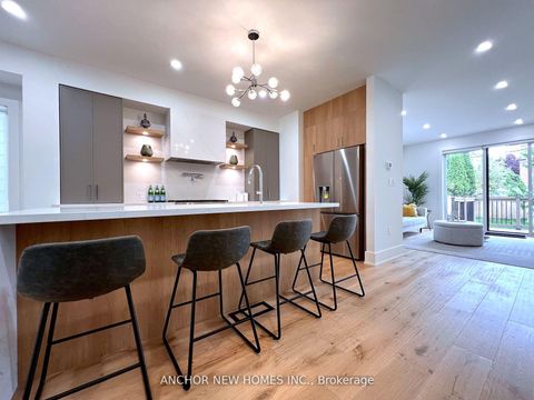 Photo 10 at 257 Chisholm Avenue, Lumsden, Toronto