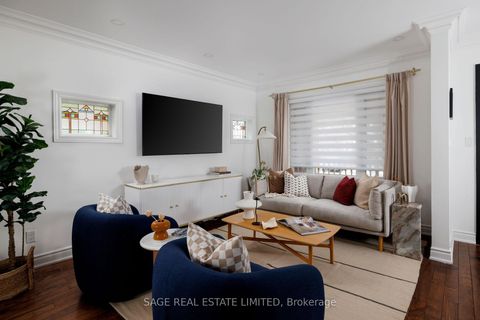 Photo 2 at 220 Westwood Avenue, East York, Toronto