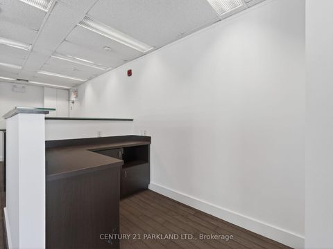 Photo 3 at 609 - 220 Duncan Mill Road, Windfields, Toronto