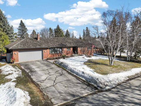 Photo 2 at 103 Curtis Crescent, King City, King