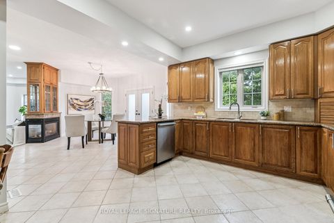 Photo 12 at 12 Mccullough Court, South Shore, Barrie