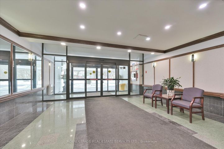 Photo 4 at 801 - 355 Rathburn Road E, Rathwood, Mississauga