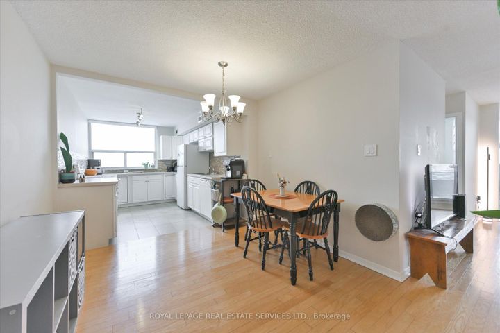 Photo 7 at 801 - 355 Rathburn Road E, Rathwood, Mississauga