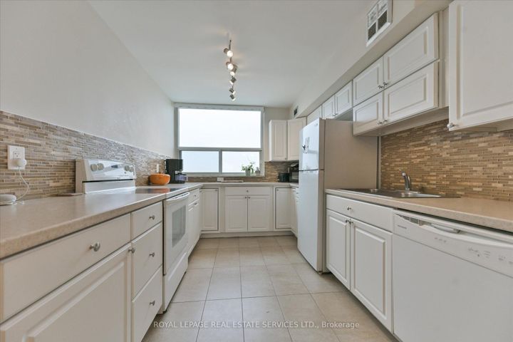 Photo 14 at 801 - 355 Rathburn Road E, Rathwood, Mississauga