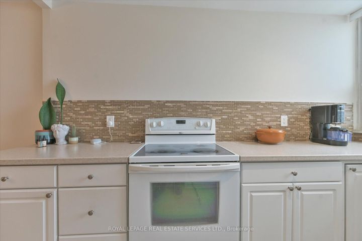 Photo 17 at 801 - 355 Rathburn Road E, Rathwood, Mississauga