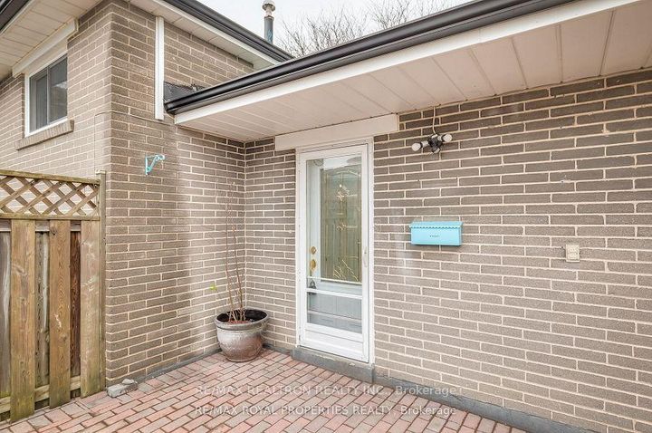 Photo 3 at 802 Modlin Road, Bay Ridges, Pickering
