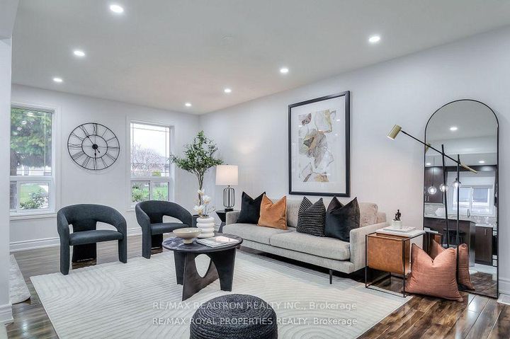 Photo 7 at 802 Modlin Road, Bay Ridges, Pickering