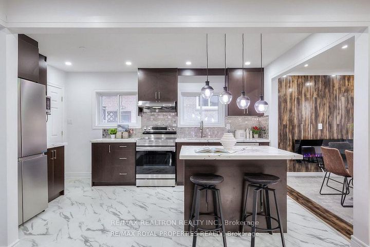 Photo 11 at 802 Modlin Road, Bay Ridges, Pickering