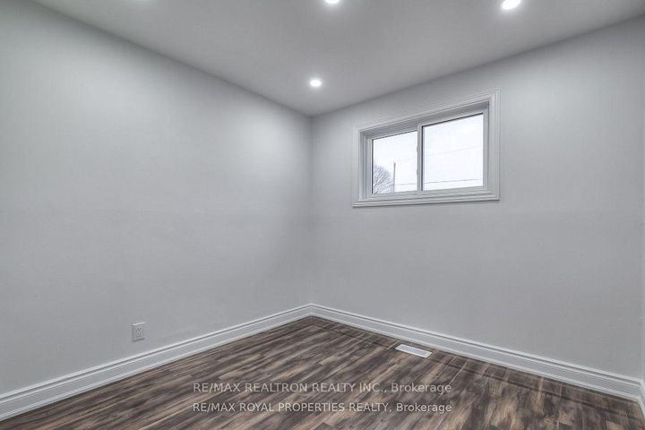 Photo 25 at 802 Modlin Road, Bay Ridges, Pickering