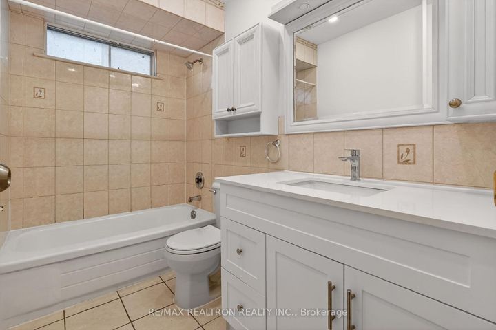 Photo 28 at 802 Modlin Road, Bay Ridges, Pickering