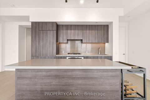 Photo 11 at 6108 - 7 Grenville Street, Bay Street Corridor, Toronto