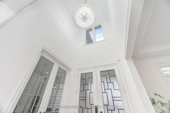 Photo 4 at 26 Snaresbrook Crescent, Toronto Gore Rural Estate, Brampton