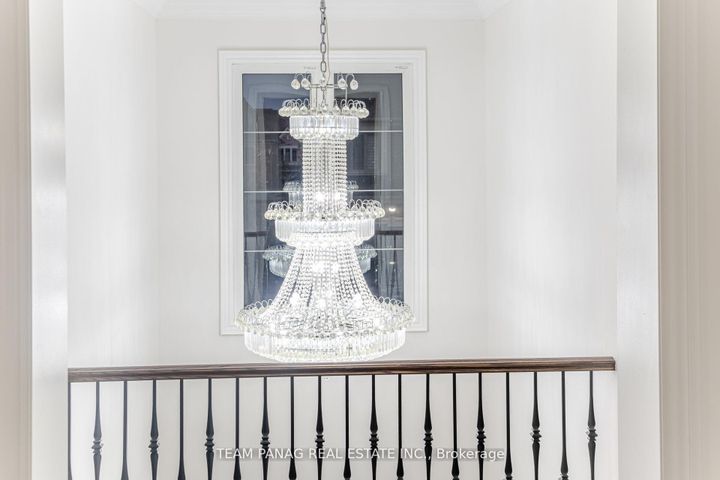 Photo 5 at 26 Snaresbrook Crescent, Toronto Gore Rural Estate, Brampton