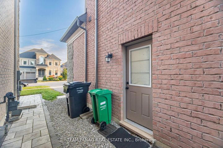 Photo 42 at 26 Snaresbrook Crescent, Toronto Gore Rural Estate, Brampton