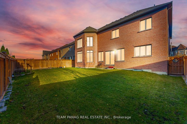 Photo 44 at 26 Snaresbrook Crescent, Toronto Gore Rural Estate, Brampton