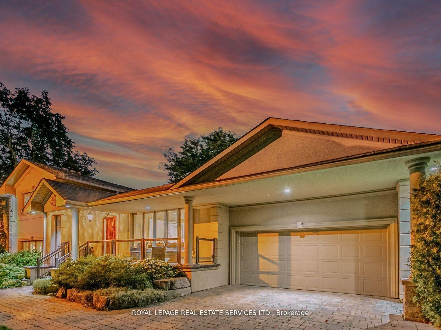 6 Cadman Court, Humber Valley, Toronto photo number 2