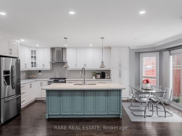 Photo 2 at 33 SOUTHBEND Drive, Snelgrove, Brampton