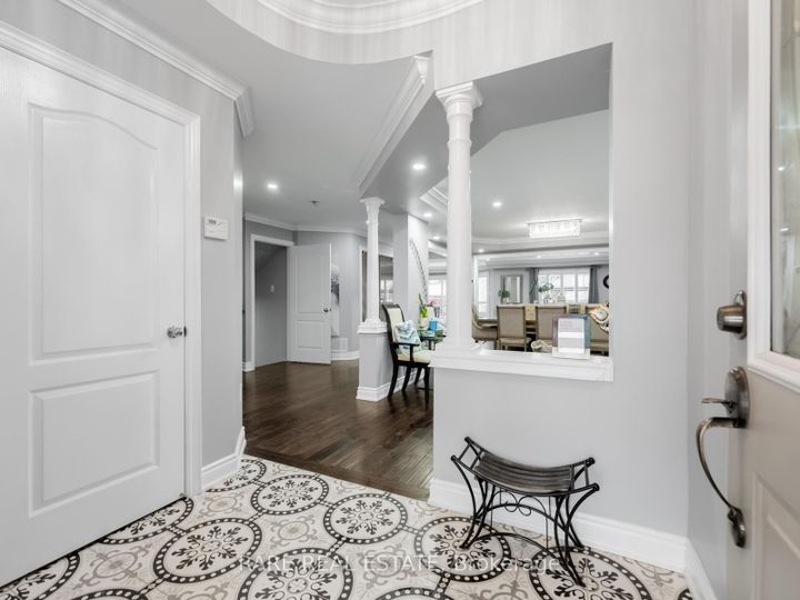 Photo 6 at 33 SOUTHBEND Drive, Snelgrove, Brampton