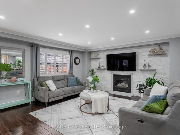 Photo 12 at 33 SOUTHBEND Drive, Snelgrove, Brampton