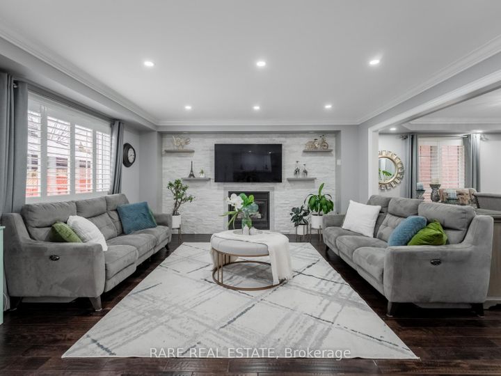 Photo 13 at 33 SOUTHBEND Drive, Snelgrove, Brampton