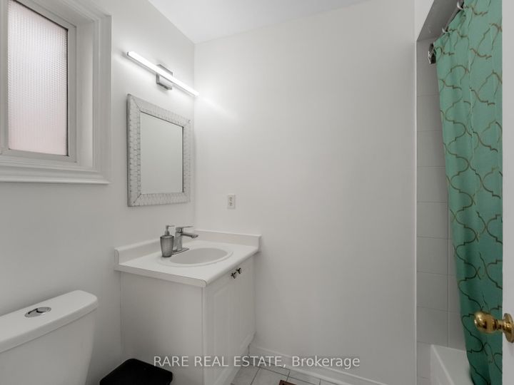 Photo 23 at 33 SOUTHBEND Drive, Snelgrove, Brampton