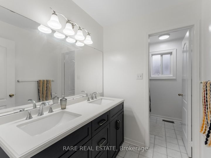 Photo 27 at 33 SOUTHBEND Drive, Snelgrove, Brampton