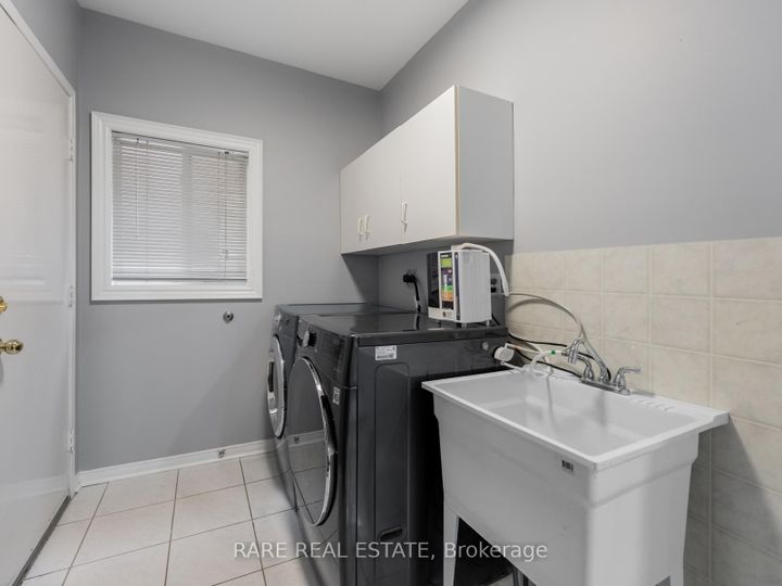 Photo 31 at 33 SOUTHBEND Drive, Snelgrove, Brampton