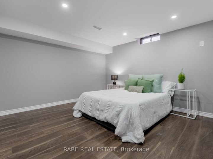 Photo 35 at 33 SOUTHBEND Drive, Snelgrove, Brampton