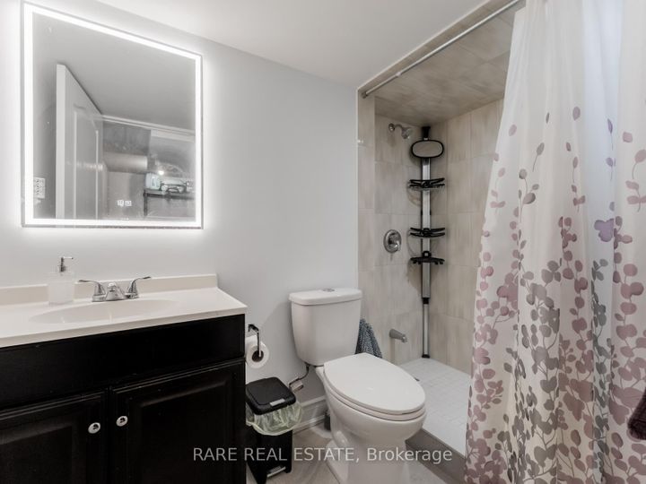 Photo 36 at 33 SOUTHBEND Drive, Snelgrove, Brampton