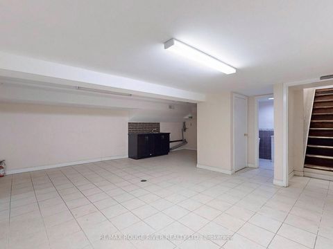 Photo 12 at 1556 Avenue Road, Nortown, Toronto