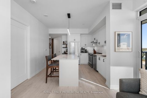 Photo 11 at 1715 - 9000 Jane Street, Concord, Vaughan