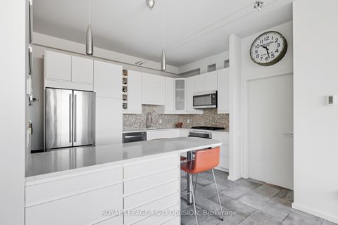 Photo 12 at 610 - 160 Baldwin Street, Chinatown, Toronto