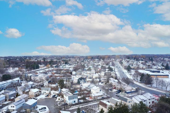 Photo 2 at 1705 - 26 Hanover Road, Queen Street Corridor, Brampton