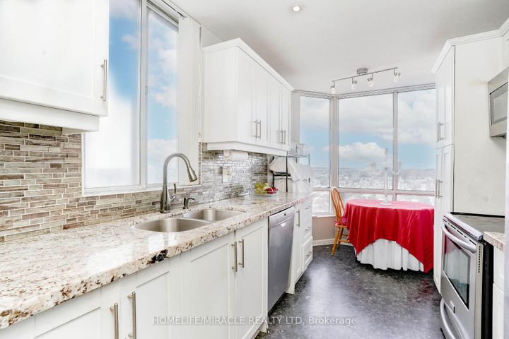 Photo 4 at 1705 - 26 Hanover Road, Queen Street Corridor, Brampton