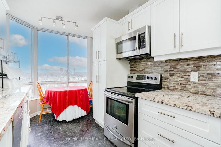 Photo 5 at 1705 - 26 Hanover Road, Queen Street Corridor, Brampton