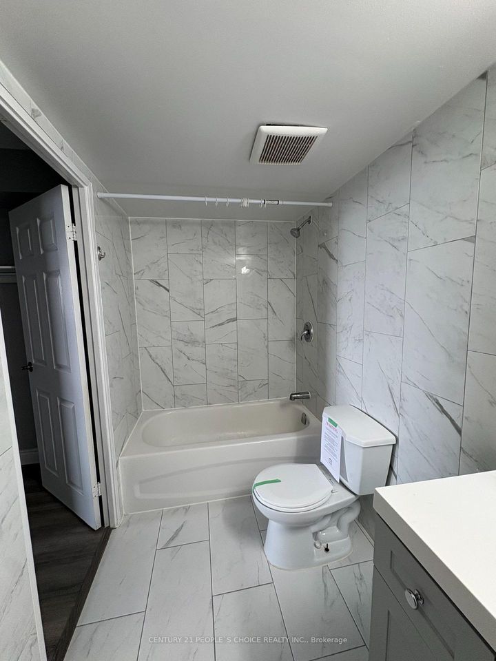 Photo 13 at 910 - 40 Panorama Court, Jamestown, Toronto