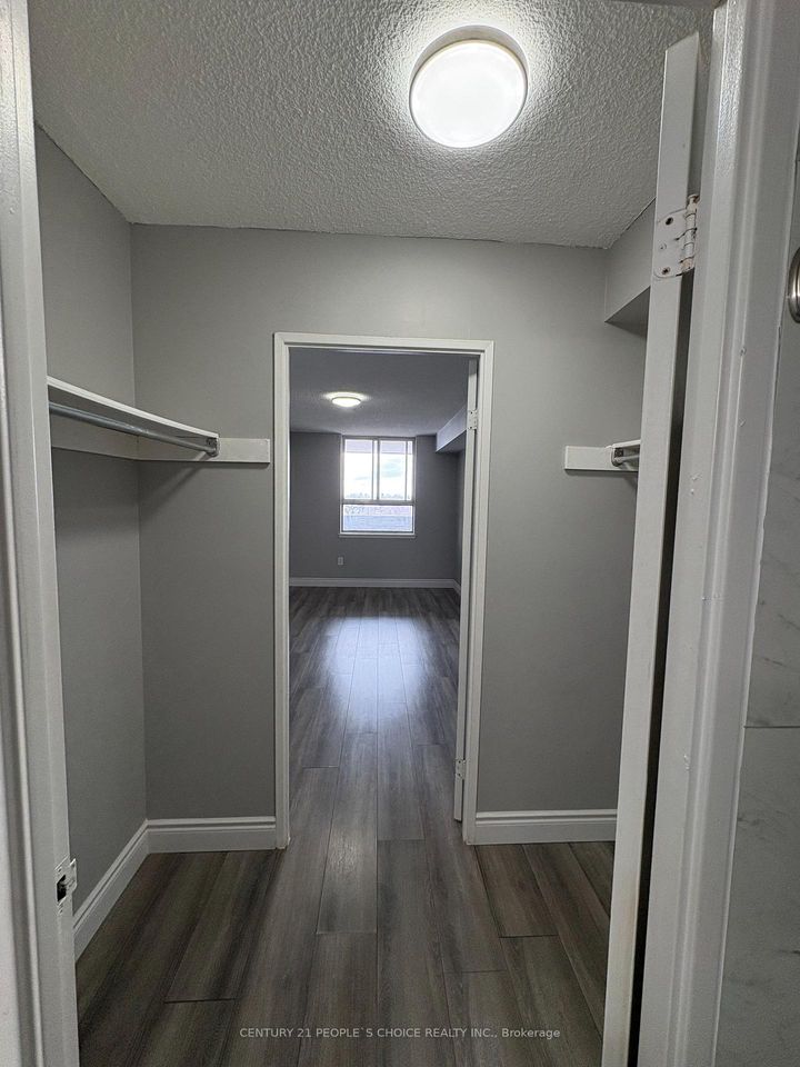 Photo 14 at 910 - 40 Panorama Court, Jamestown, Toronto