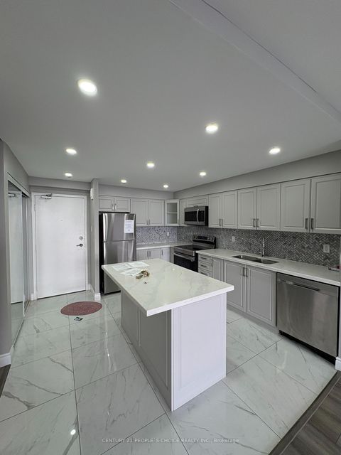 Photo 3 at 910 - 40 Panorama Court, Jamestown, Toronto