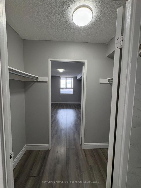 Photo 14 at 910 - 40 Panorama Court, Jamestown, Toronto