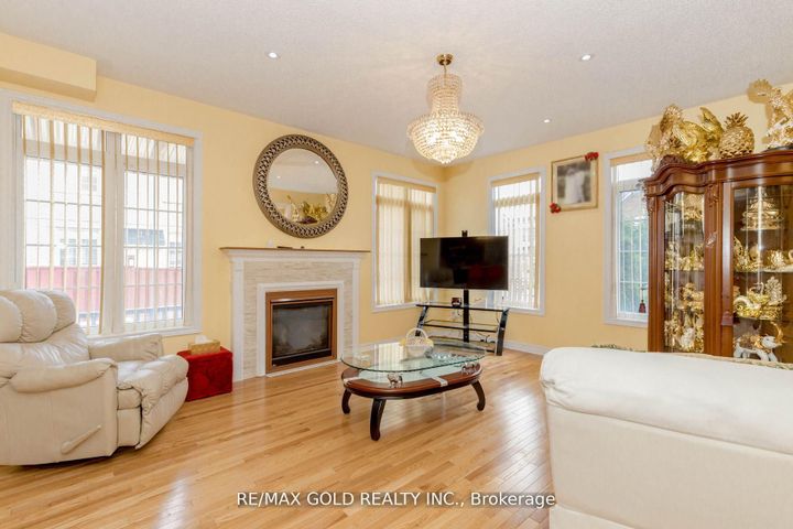 Photo 12 at 1554 Bruny Avenue, Duffin Heights, Pickering