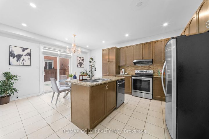 Photo 10 at 36 Ocean Ridge Drive E, Wellington, Brampton
