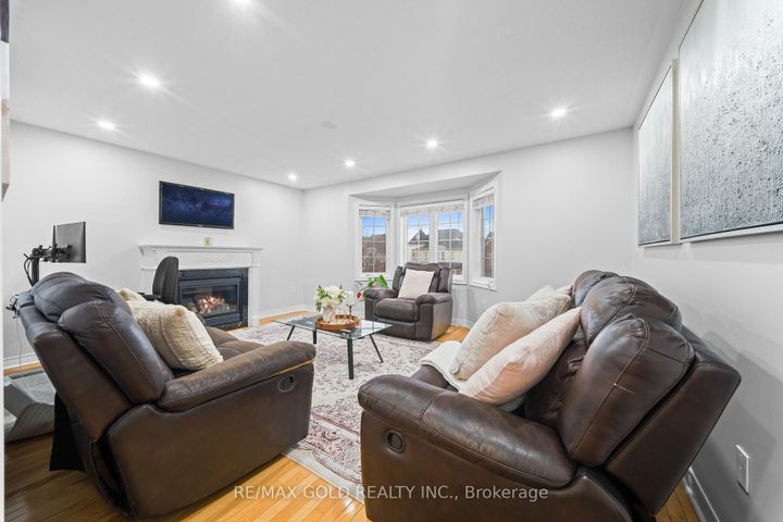 Photo 16 at 36 Ocean Ridge Drive E, Wellington, Brampton