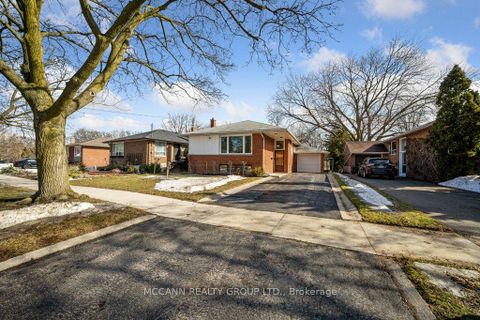 Photo 2 at 121 Wincott Drive, The Westway, Toronto