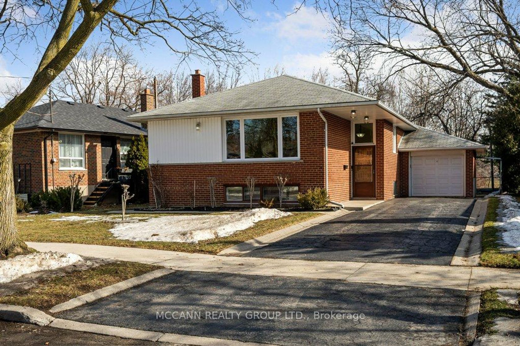 121 Wincott Drive, The Westway, Toronto photo number 2