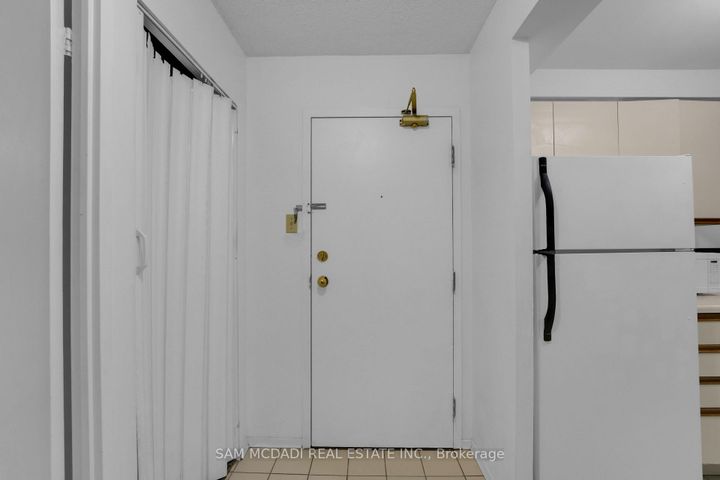 Photo 2 at 613 - 117 Gerrard Street E, Yonge Corridor, Toronto